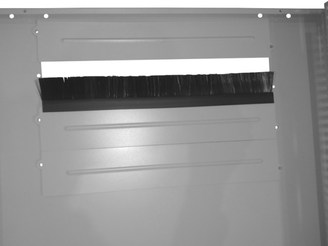 Кабельный НИЖНИЙ щеточный ввод для шкафов Optima Кабельный НИЖНИЙ щеточный ввод для шкафов Optima