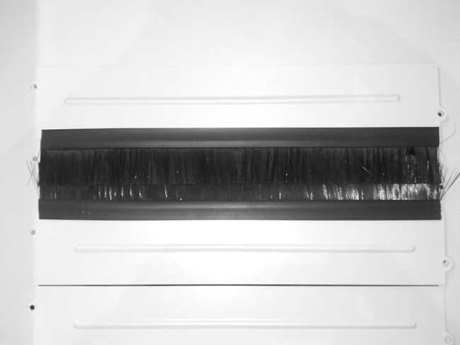 Кабельный НИЖНИЙ щеточный ввод для шкафов Optima Кабельный НИЖНИЙ щеточный ввод для шкафов Optima