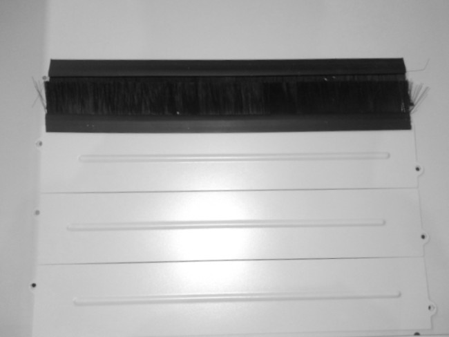 Кабельный НИЖНИЙ щеточный ввод для шкафов Optima Кабельный НИЖНИЙ щеточный ввод для шкафов Optima