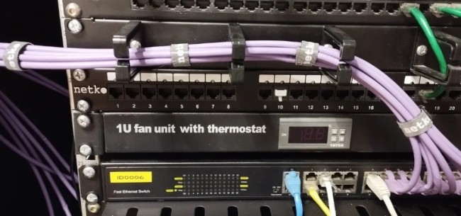 Лента-липучка многоразовая 20мм*10м, с насечками для отрыва (каждые 2 см), зеленая NETKO Optima Лента-липучка многоразовая 20мм*10м, с насечками для отрыва (каждые 2 см), зеленая NETKO Optima