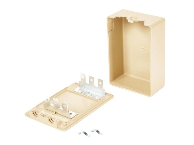 Коробка распределительная на 3 плинта пластиковая (15см*5,8см*10,5см), защёлка Коробка распределительная на 3 плинта пластиковая (15см*5,8см*10,5см), защёлка
