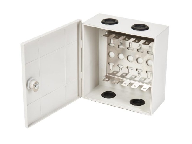 Коробка распределительная на 5 плинтов замок (18см*7,5см*17см) Коробка распределительная на 5 плинтов замок (18см*7,5см*17см)